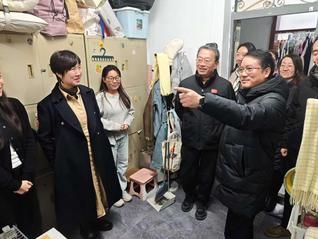 暖心关怀勉励学子成长 ——副校...