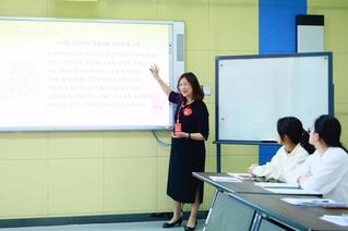 外国语学院教师在外研社“教学之...